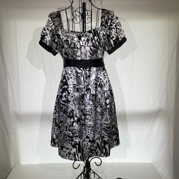 Guess Jeans | Juniors Black/White Print Dr… - Picture 7 of 7